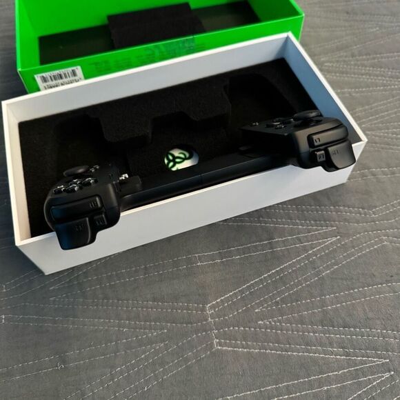 RAZER KISHI V2 - Universal Mobile Gaming Controller for IPhone - LIGHTNING - Picture 4 of 7